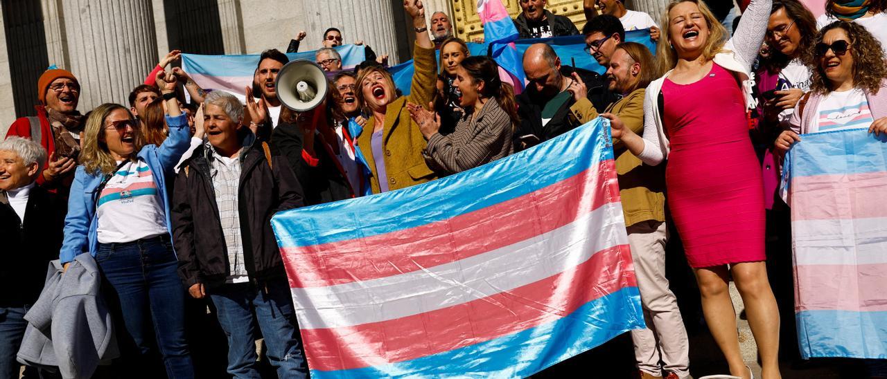 La ley trans es una realidad y en Asturias lo celebran: «Es el día de hablar de todos menos de Amelia Valcárcel»